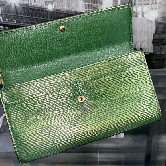 Authentic Rare Louis Vuitton Epi Leather Sarah Wallet - Picture 11 of 16